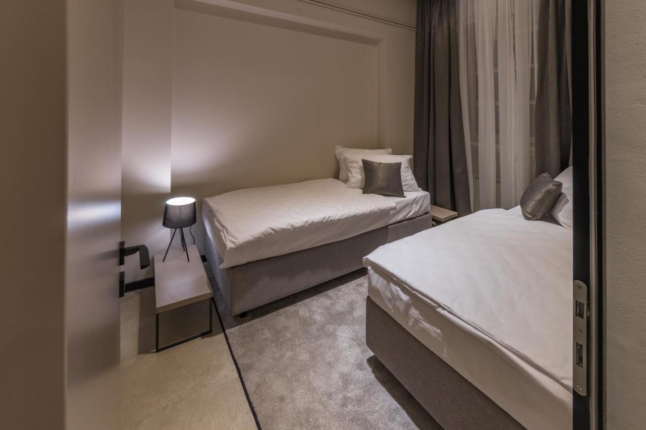자그레브 Dezman Luxury Center 아파트 외부 사진